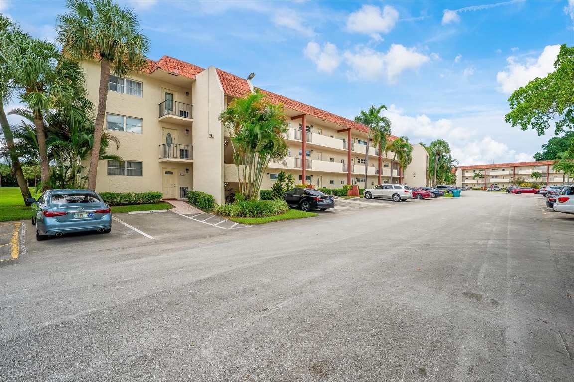 Hollybrook Golf & Tennis - Residential