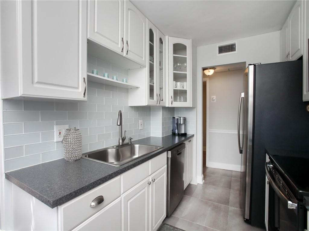 Crystal Towers - Residential