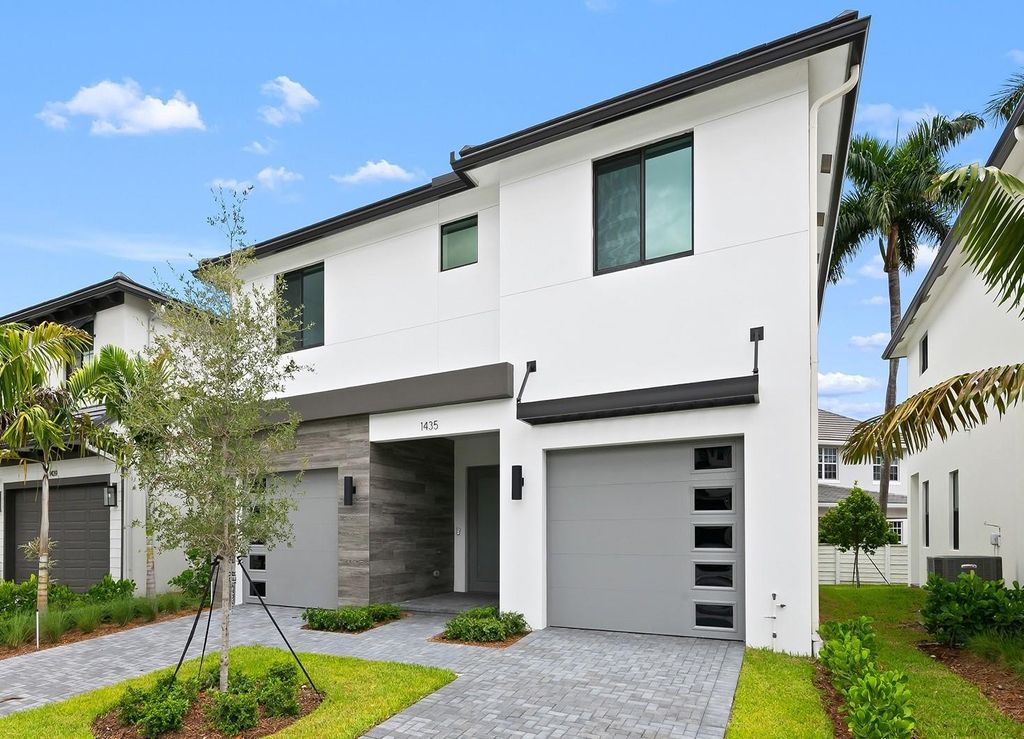 Photo of 1441 SW 23rd Court, Fort Lauderdale, FL 33315 (MLS # F10532845)