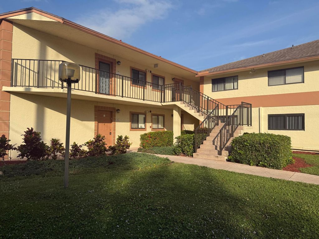 Photo of 15401 Pembridge Avenue #38, Delray Beach, FL 33484 (MLS # R11154295)
