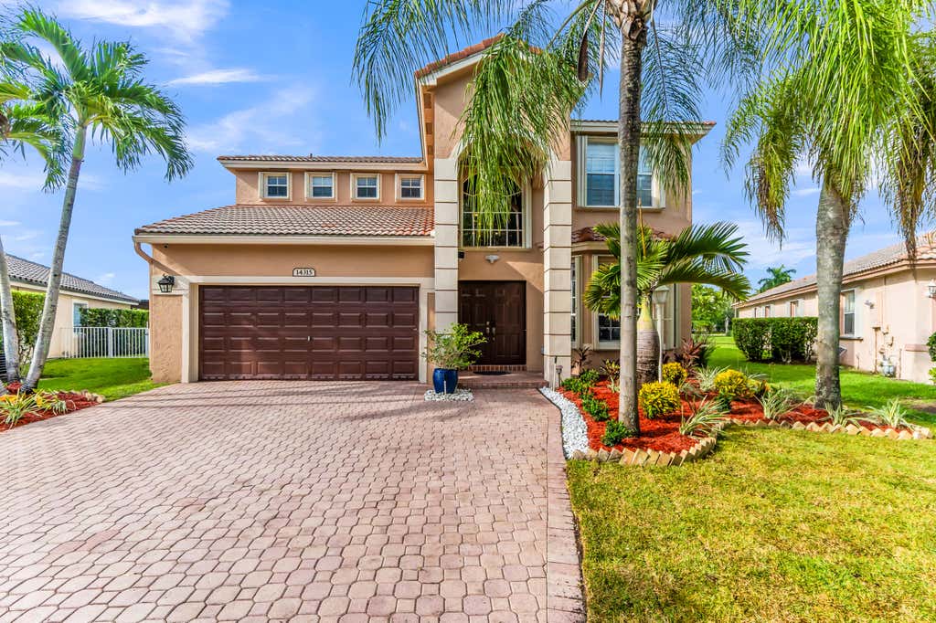 Photo of 14315 NW 16TH Court, Pembroke Pines, FL 33028 (MLS # B26059119)
