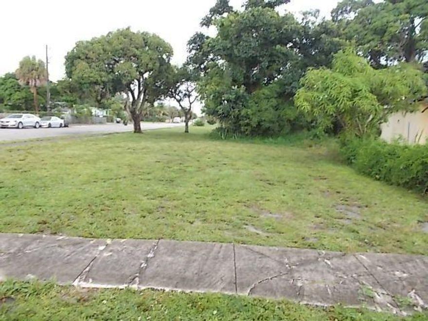 Buildable lot in West Palm Beach, close to Downtown.