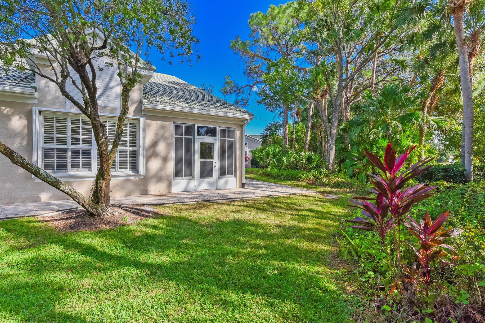 HARBOUR ISLES AT LAKE CHA - Residential
