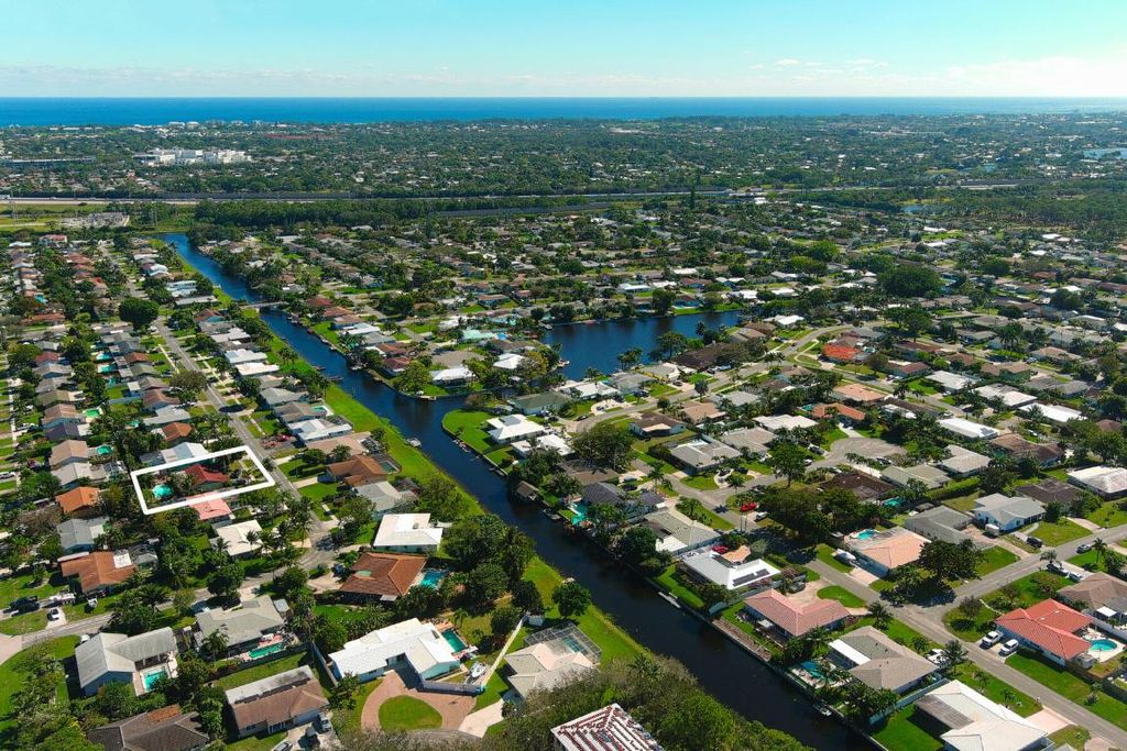 Photo of 1181 SW 24th Avenue, Boynton Beach, FL 33426 (MLS # R11048989)