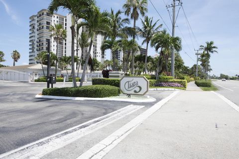 A home in Hutchinson Island