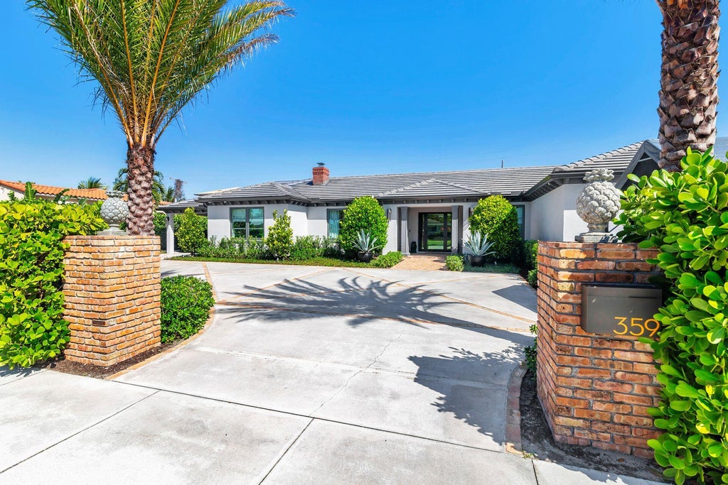 Photo of 359 PALMETTO Street, West Palm Beach, FL 33405 (MLS # B26081315)