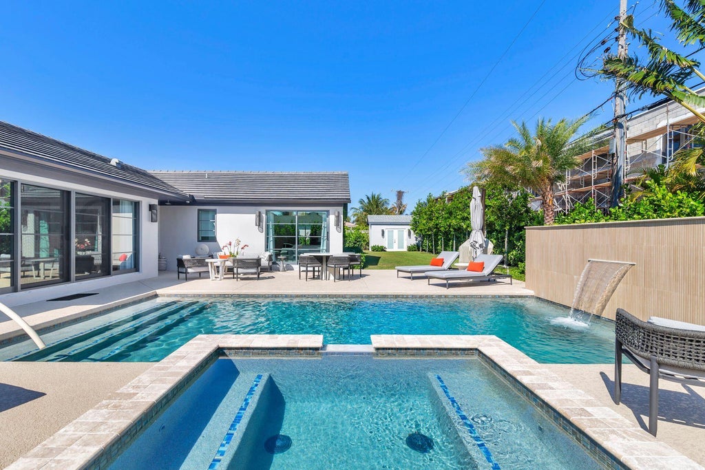 Photo of 359 PALMETTO Street, West Palm Beach, FL 33405 (MLS # B26081315)