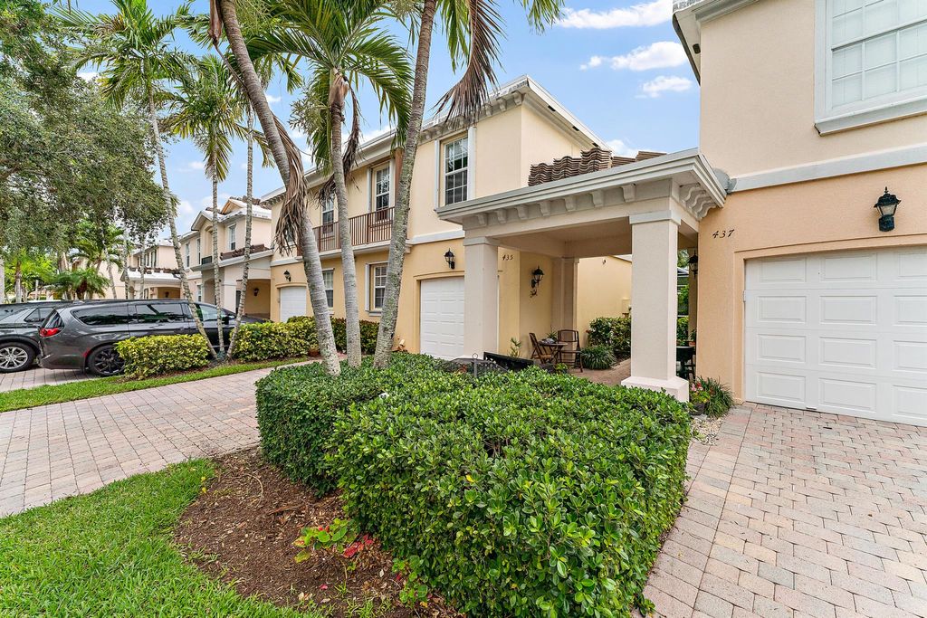 Photo of 435 Capistrano Drive, Palm Beach Gardens, FL 33410 (MLS # R10896566)