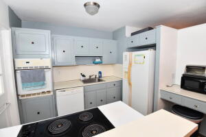 BOULEVARD ESTATES AMEN - Residential Lease