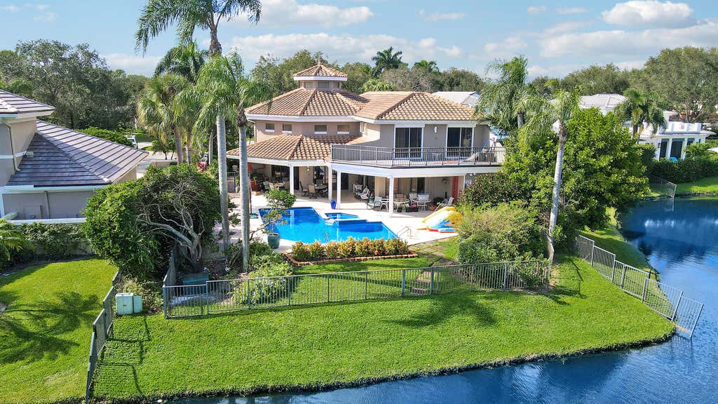 Photo of 204 CHINOOK Lane, Jupiter, FL 33458 (MLS # B26061593)