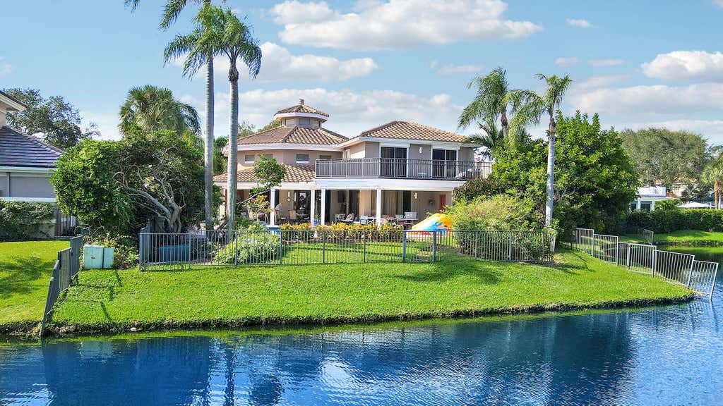 Photo of 204 CHINOOK Lane, Jupiter, FL 33458 (MLS # B26061593)