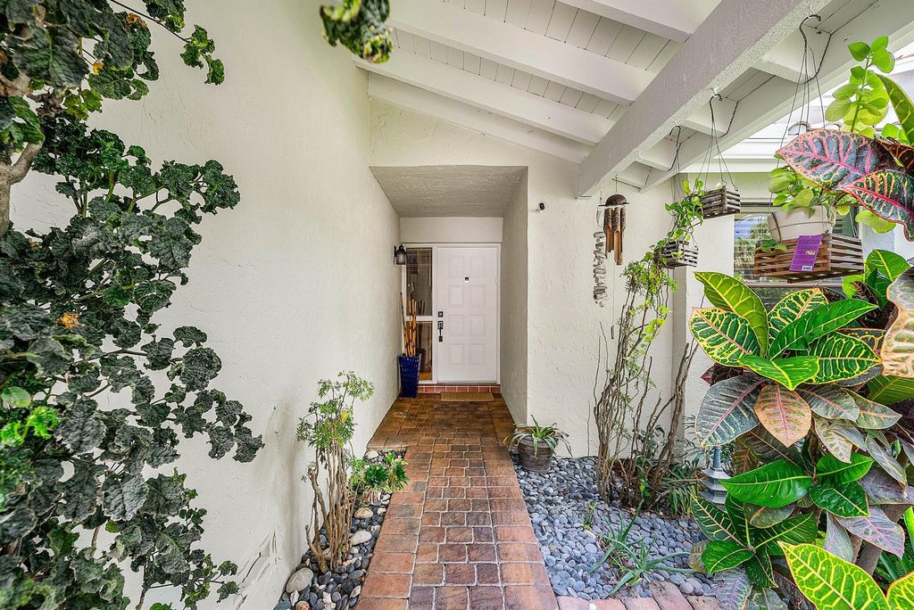 Photo of 6104 Belleza Lane, Boca Raton, FL 33433 (MLS # R11129270)