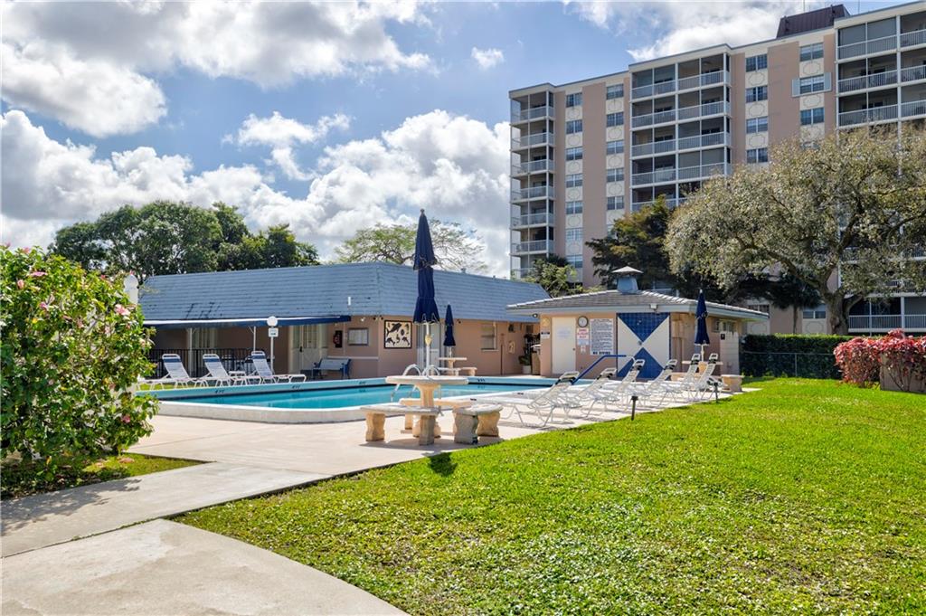 BRIARWOOD CLUB CONDO - Residential