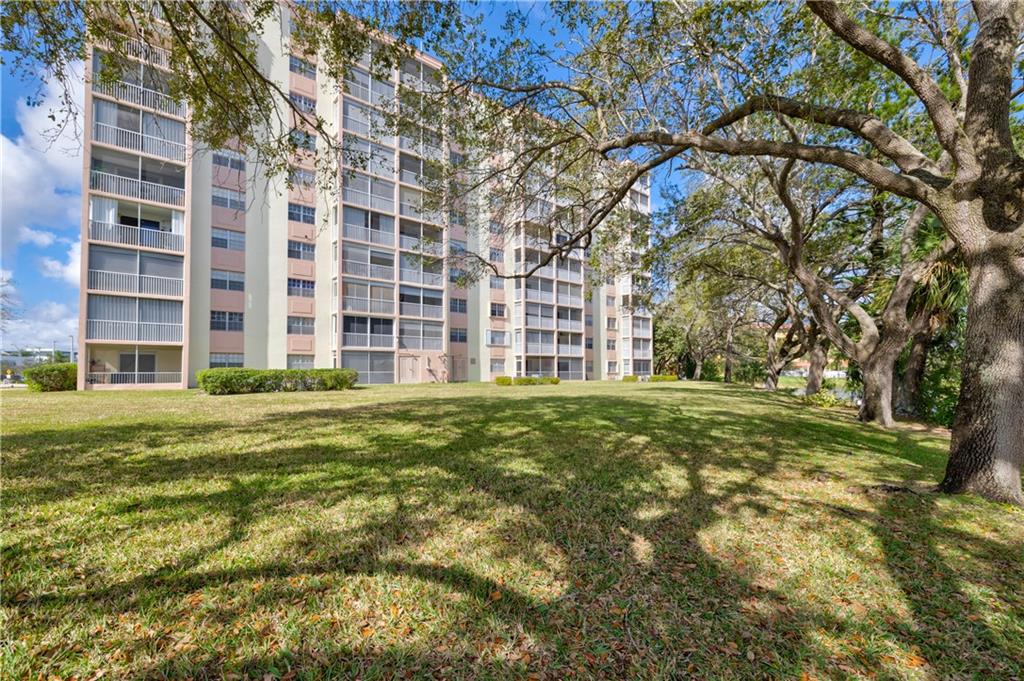 BRIARWOOD CLUB CONDO - Residential