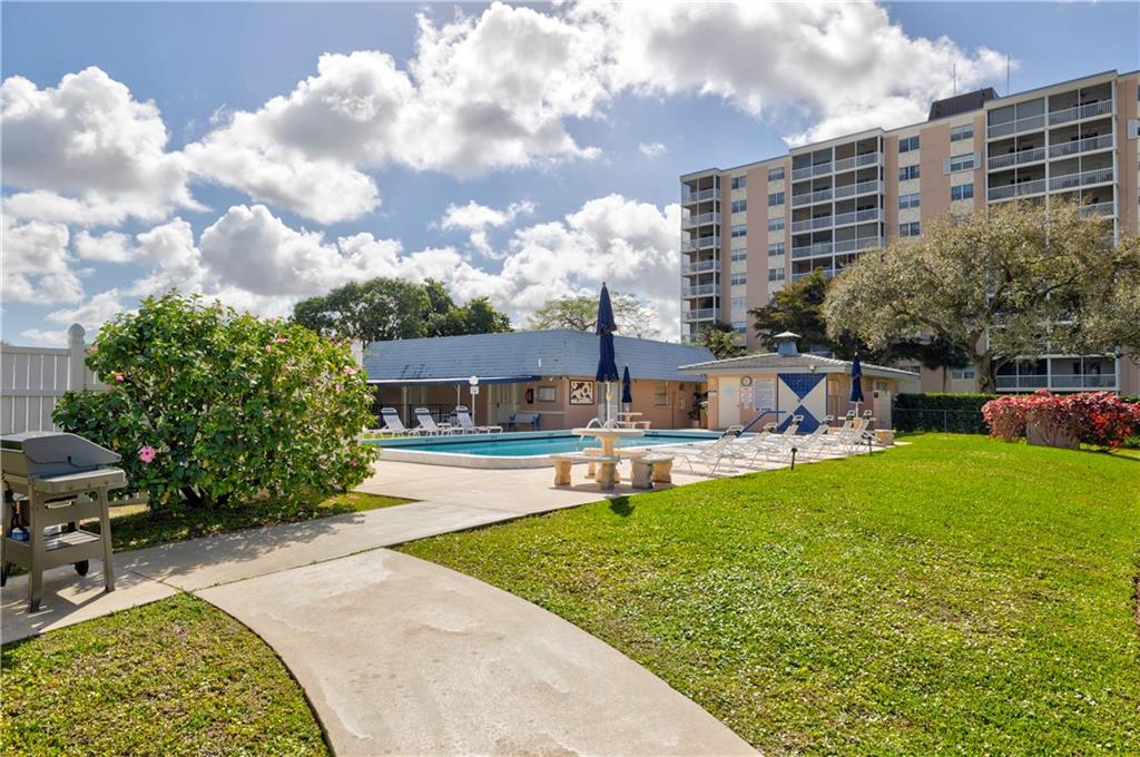 BRIARWOOD CLUB CONDO - Residential