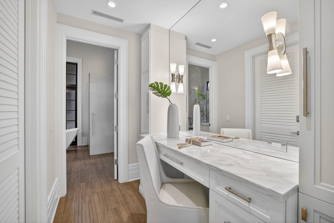 Venice 6-4 B - Residential