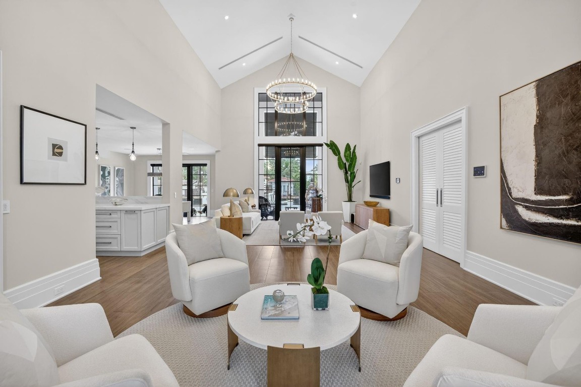 Venice 6-4 B - Residential