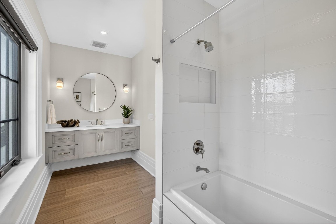 Venice 6-4 B - Residential