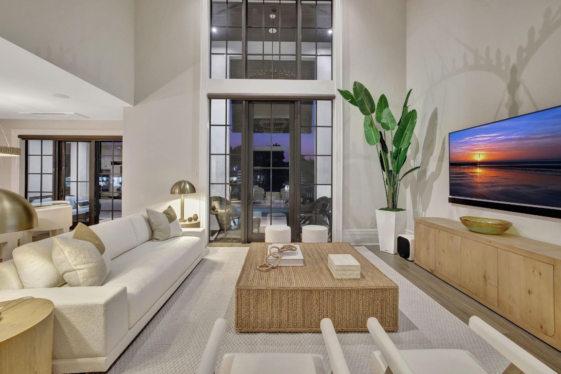 Venice 6-4 B - Residential