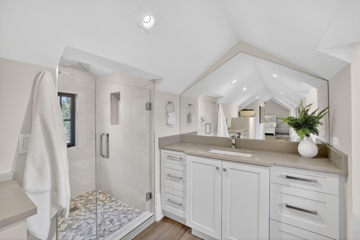 Venice 6-4 B - Residential