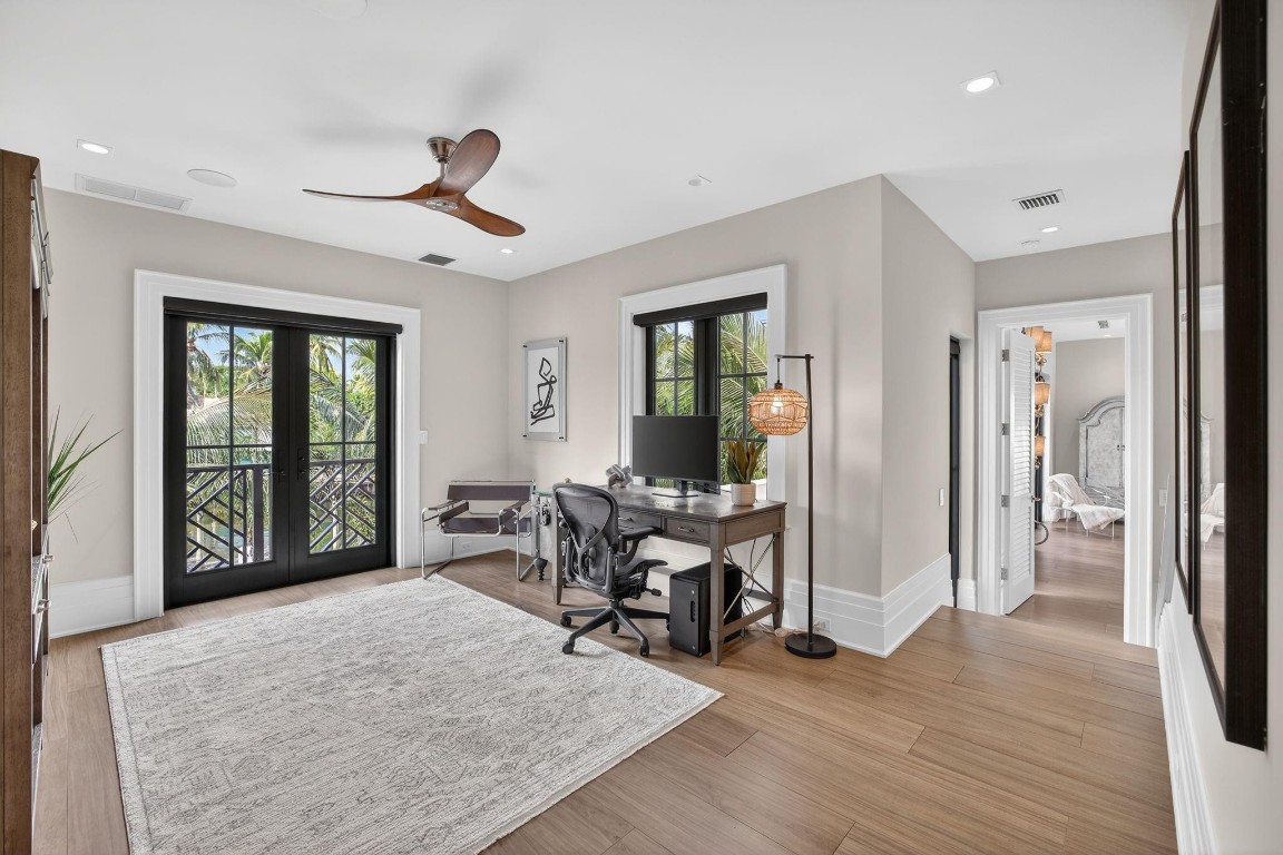 Venice 6-4 B - Residential