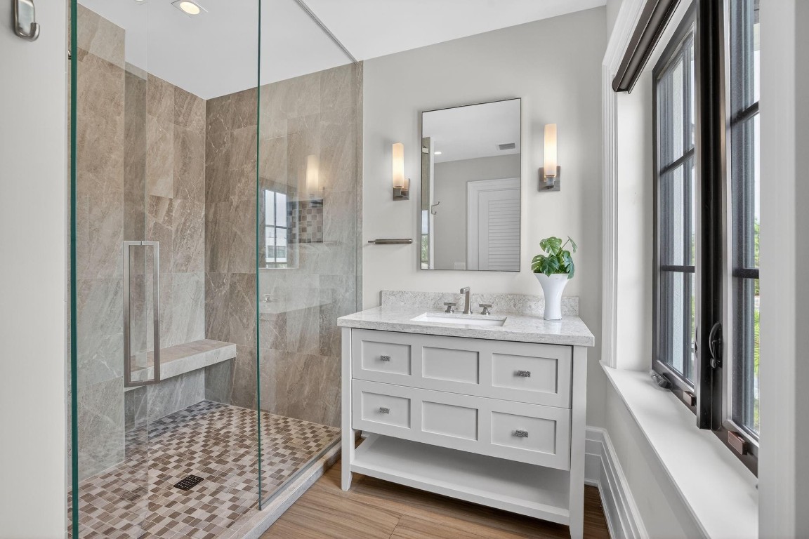 Venice 6-4 B - Residential