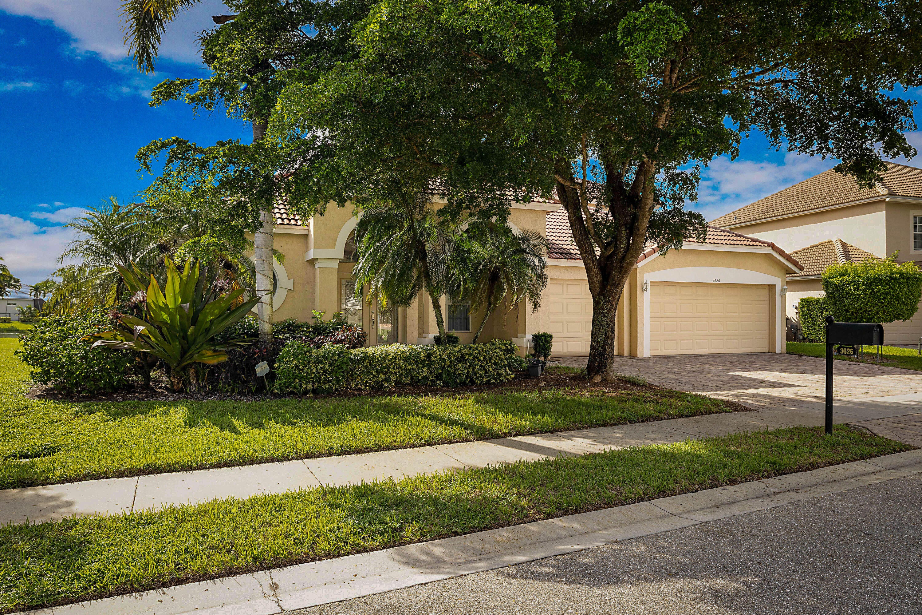 3626 E HAMILTON Key