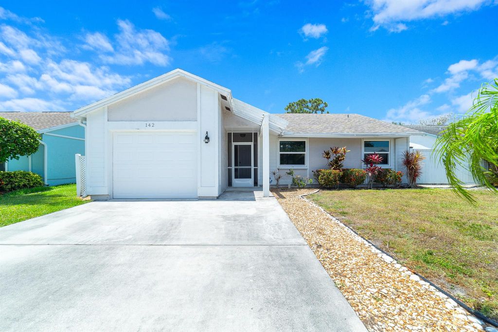 Photo of 142 Timberline Drive, Jupiter, FL 33458 (MLS # R11124088)