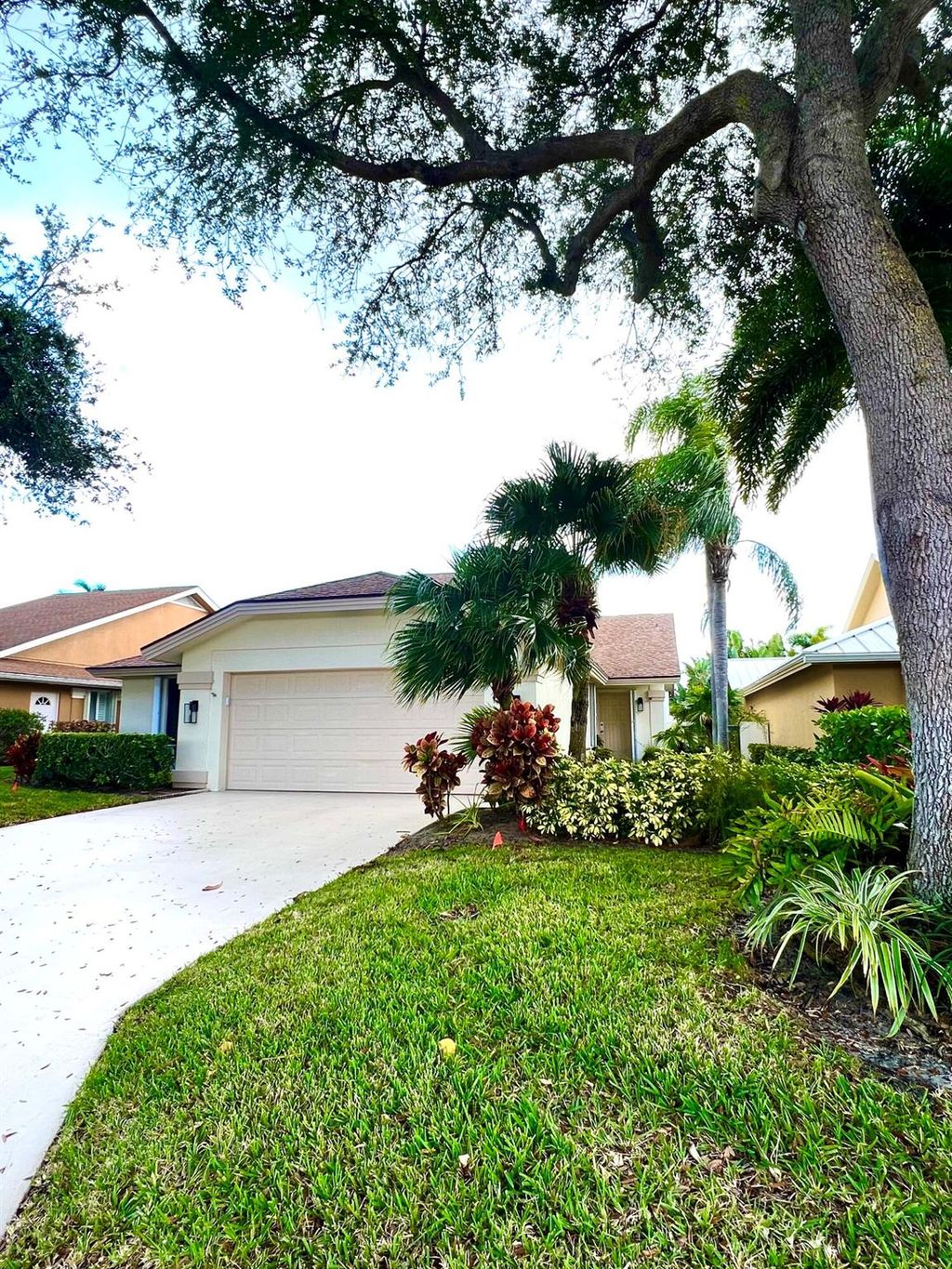 Photo of 125 Cape Pointe Circle, Jupiter, FL 33477 (MLS # R10856692)