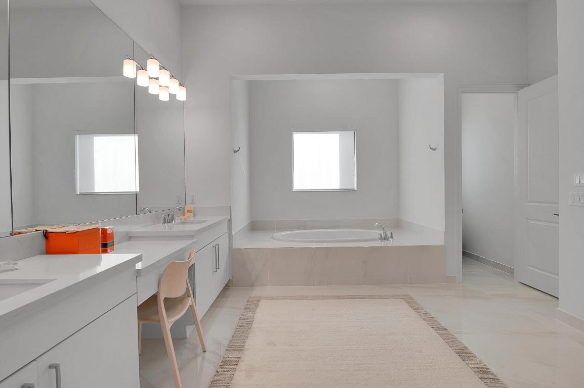 ROYAL PALM POLO - Residential