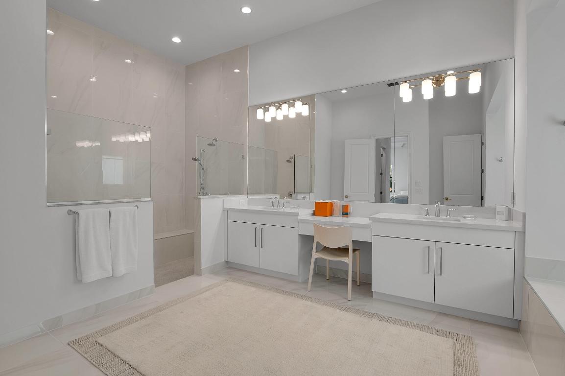 ROYAL PALM POLO - Residential