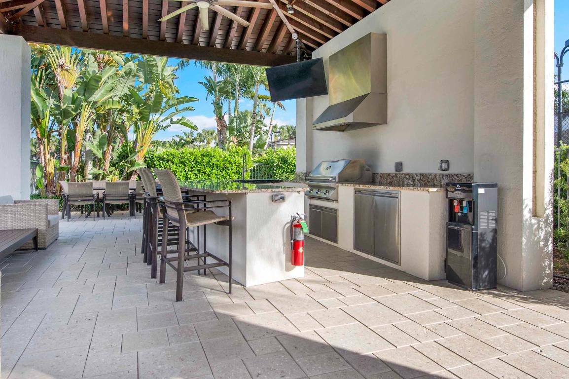 ROYAL PALM POLO - Residential