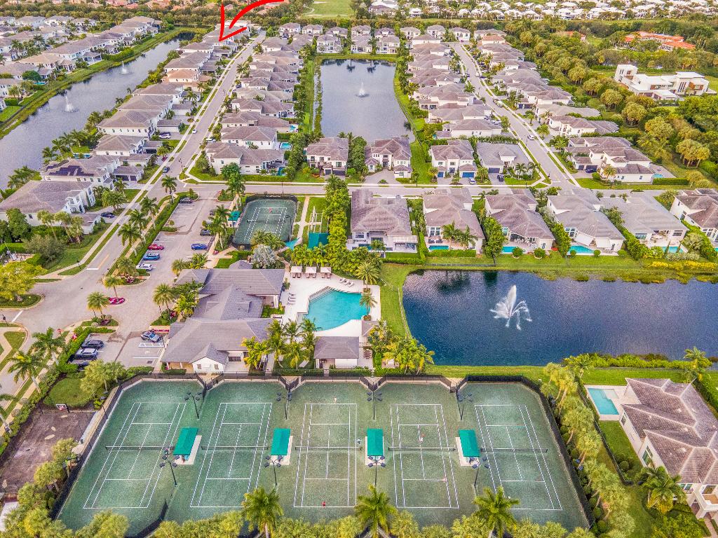ROYAL PALM POLO - Residential