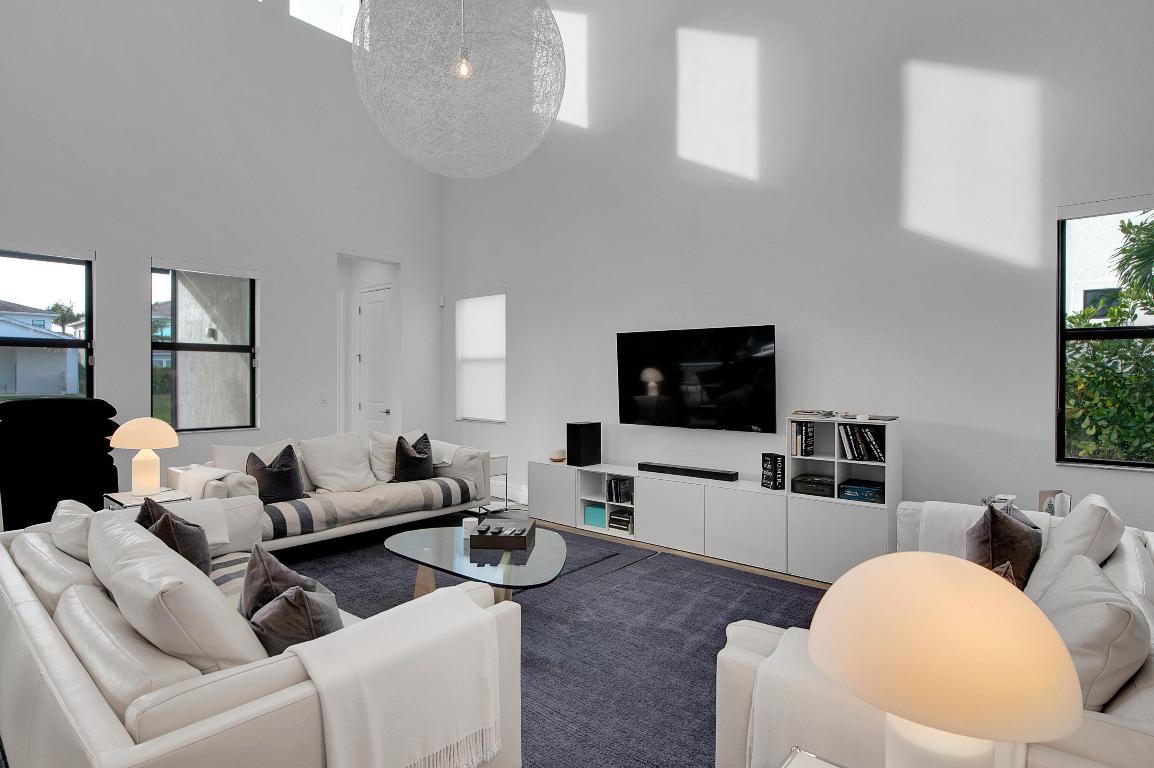 ROYAL PALM POLO - Residential