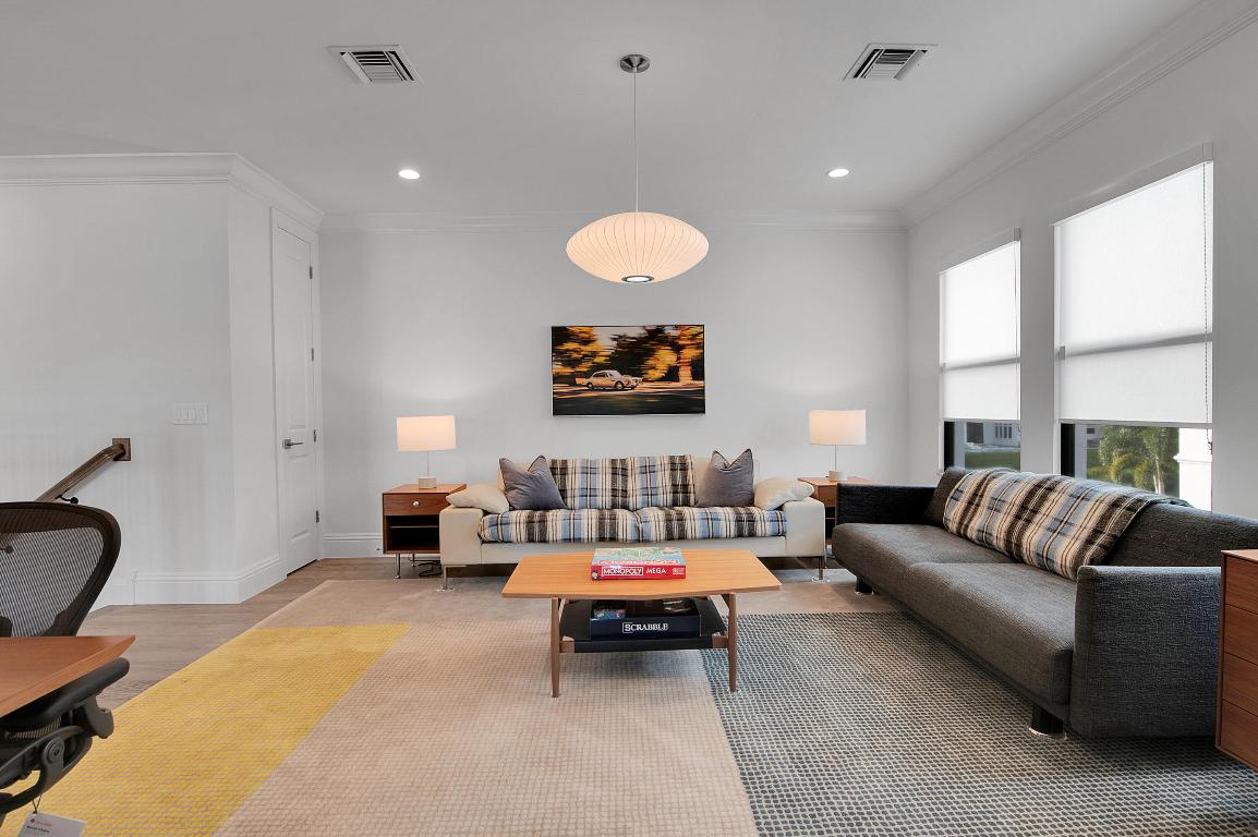 ROYAL PALM POLO - Residential