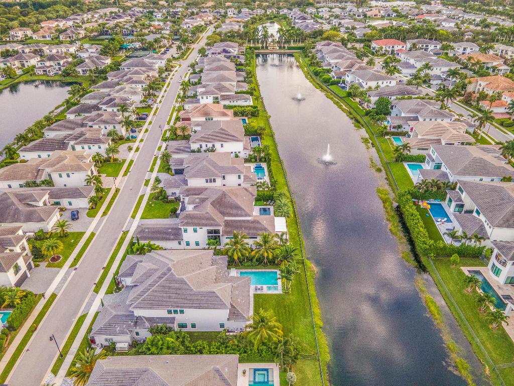 ROYAL PALM POLO - Residential