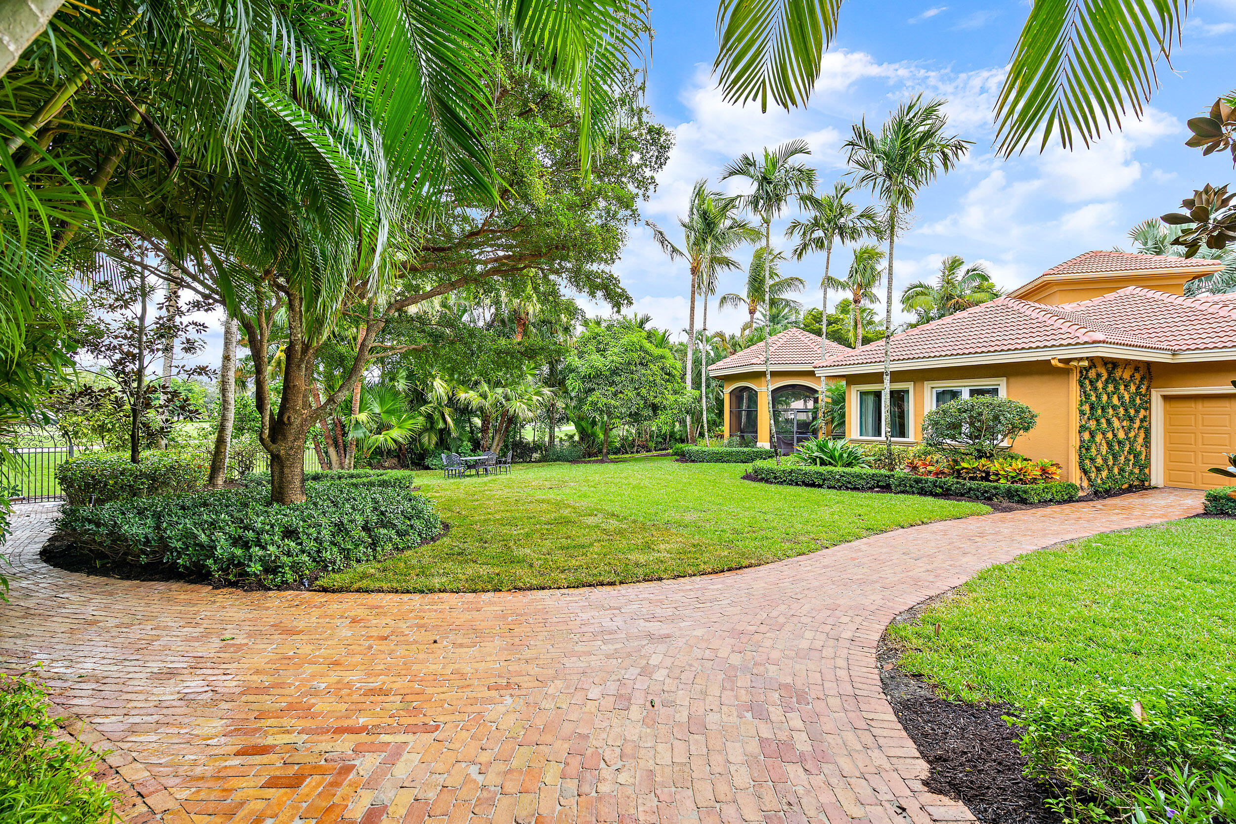 IBIS GOLF AND COUNTRY CLU - Residential