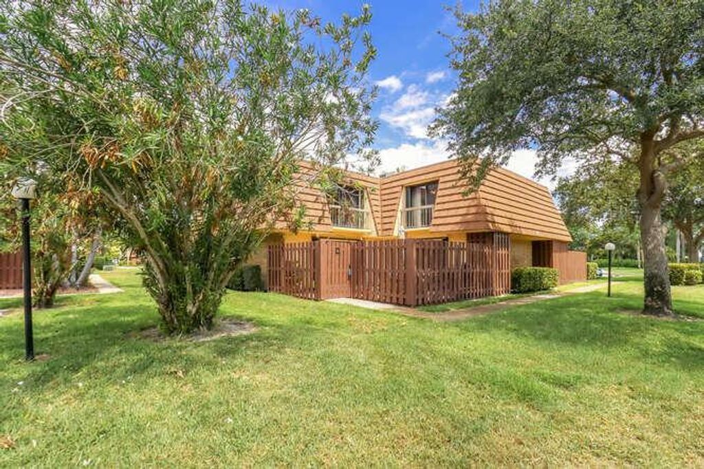 Photo of 825 Center Street St #22d, Jupiter, FL 33458 (MLS # R10809662)