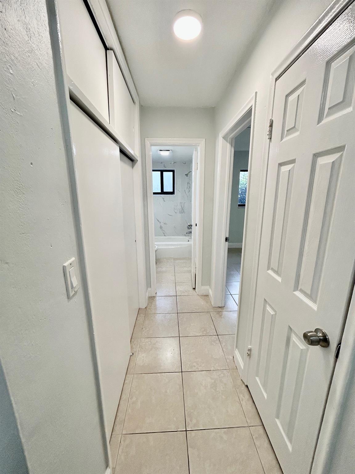 Hollywood Park 4-19 B - Residential Lease