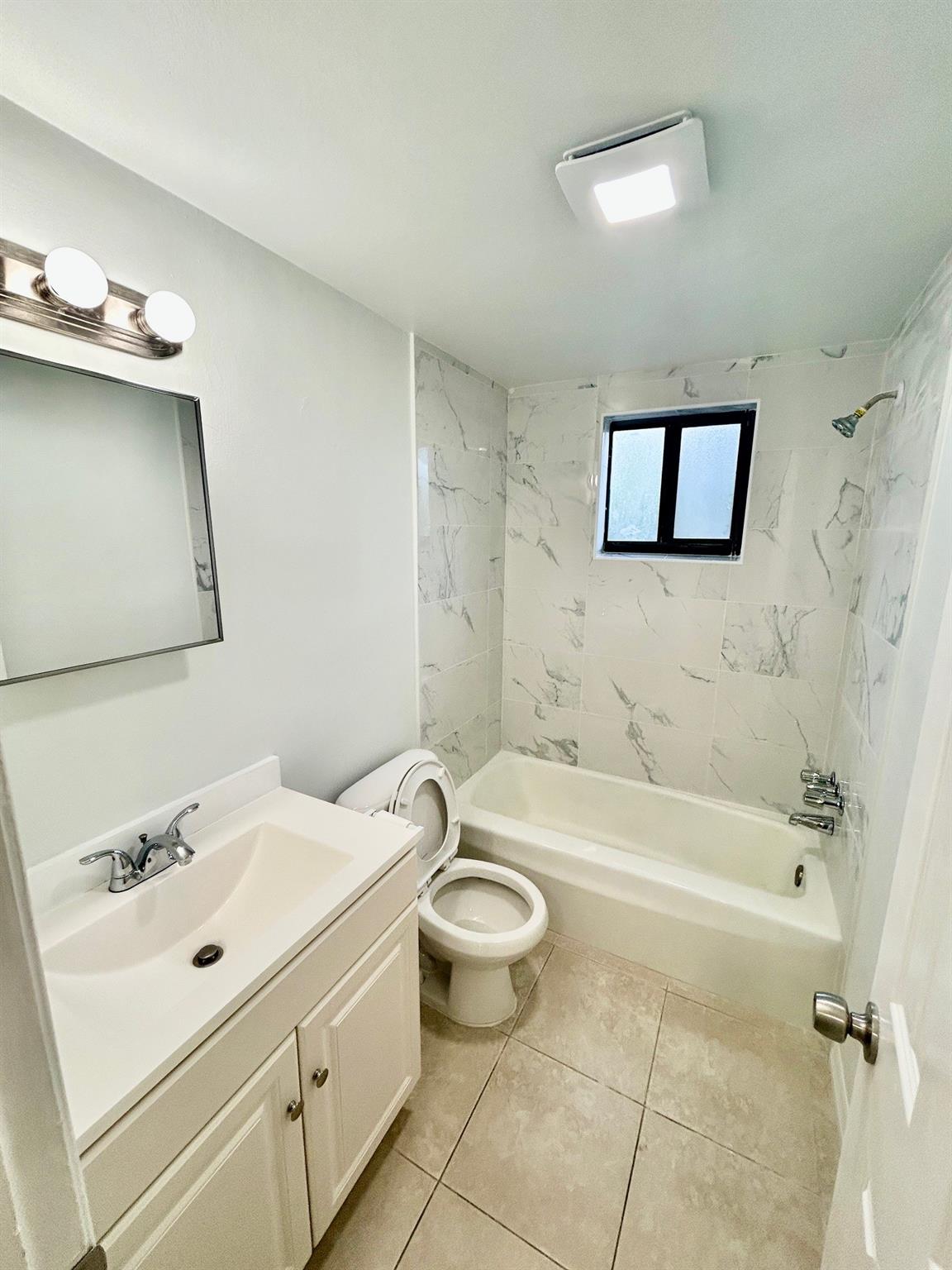 Hollywood Park 4-19 B - Residential Lease