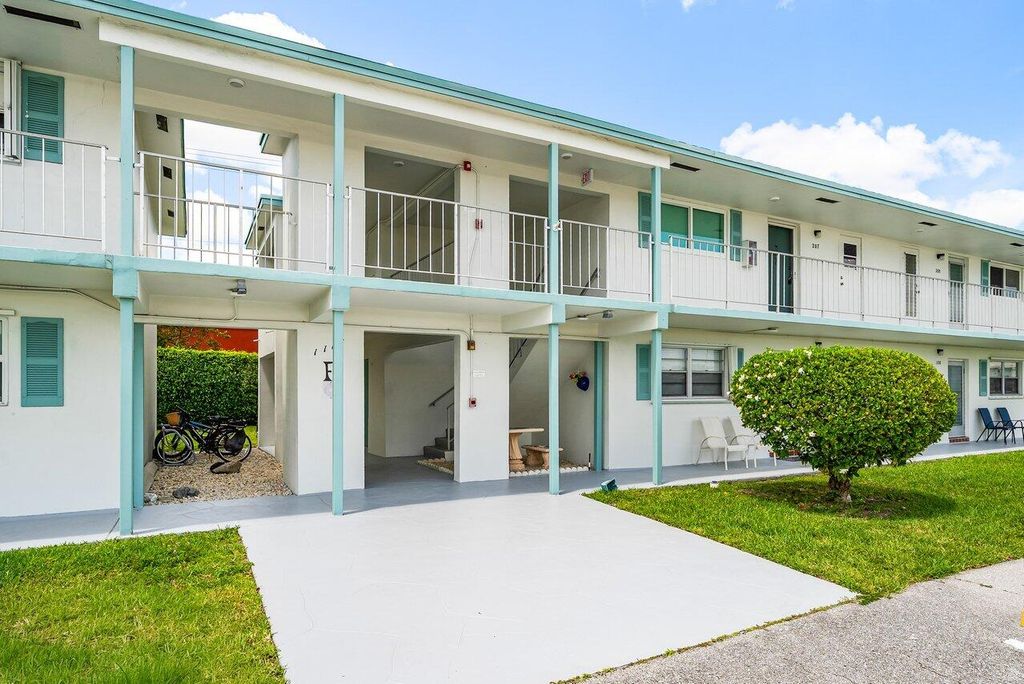 Photo of 1117 Lake Terrace #207, Boynton Beach, FL 33426 (MLS # B26016193)