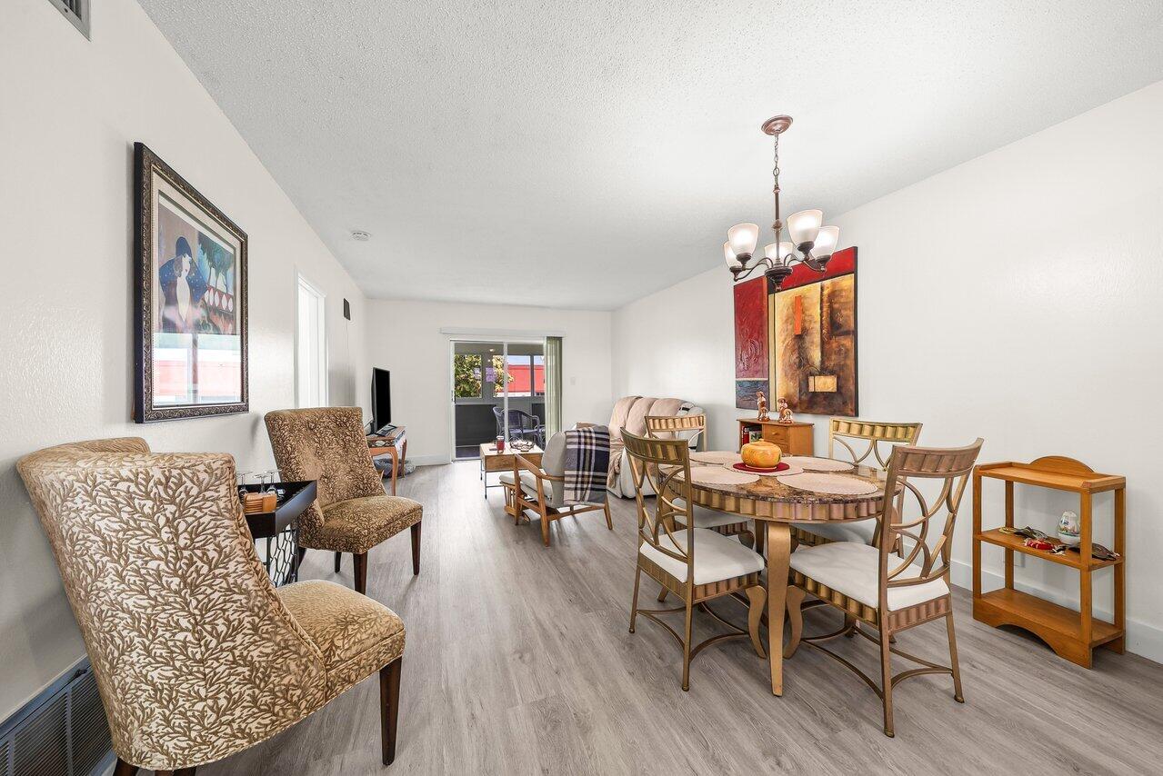 1117 Lake Terrace 207