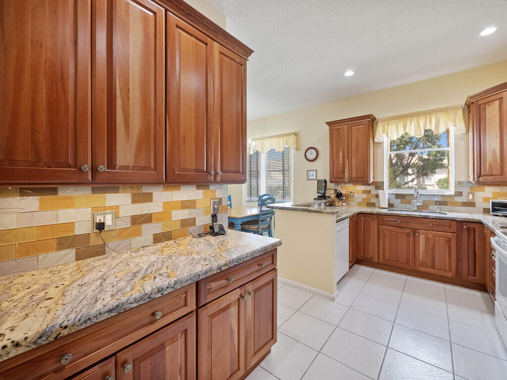 CYPRESS WOODS 2, SUMMER CHASE - Residential