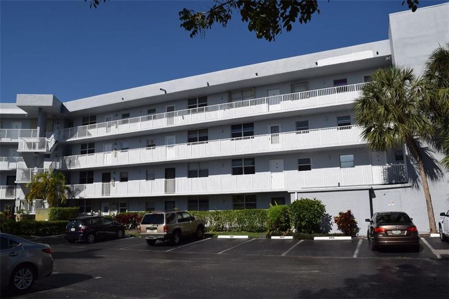 Move-in ready 2 bedroom, 2 full bath condo in beautiful Royal Park.  975 sq. ft. with large living/dining area with floor to ceiling sliding doors leading to private, screened-in balcony with shutters. Tile floors throughout. Vertical blinds in living room, blinds/shades and curtains in bedrooms. Bedrooms are large enough for 5-piece queen set, or 4-piece king set. Walk in closets in both bedrooms. Updated kitchen granite counters and wood cabinets, with open pass through to dining. Small pets okay.