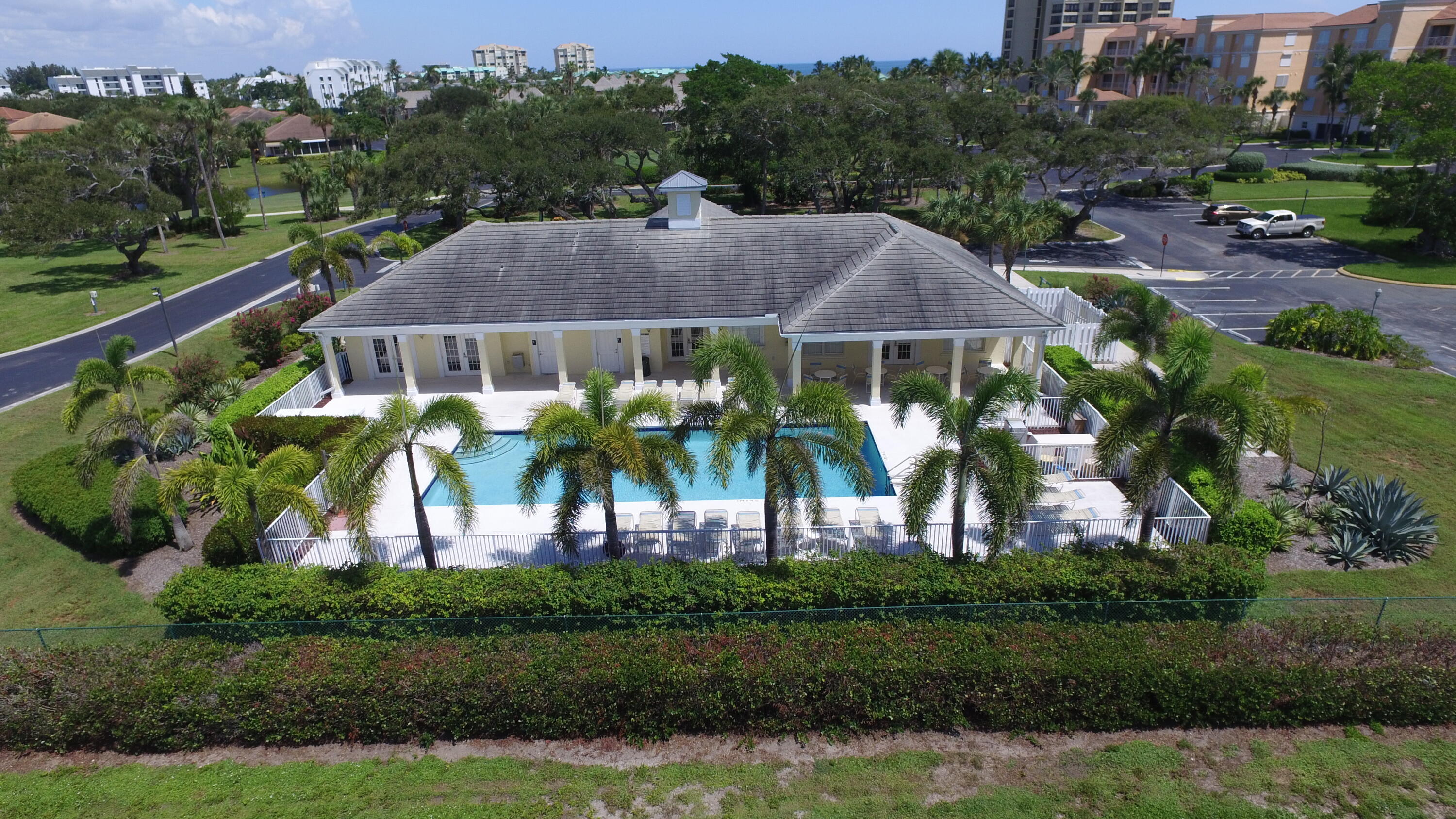 CATAMARAN ll CONDOMINIUM - Residential