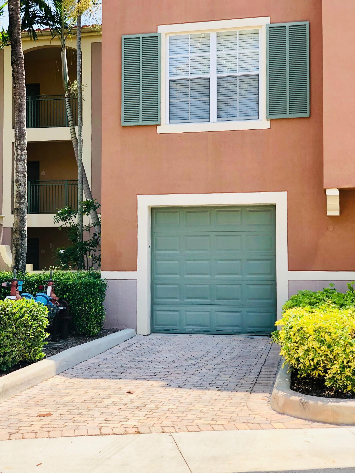 ST ANDREWS AT POLO CLUB CONDO - Residential Lease