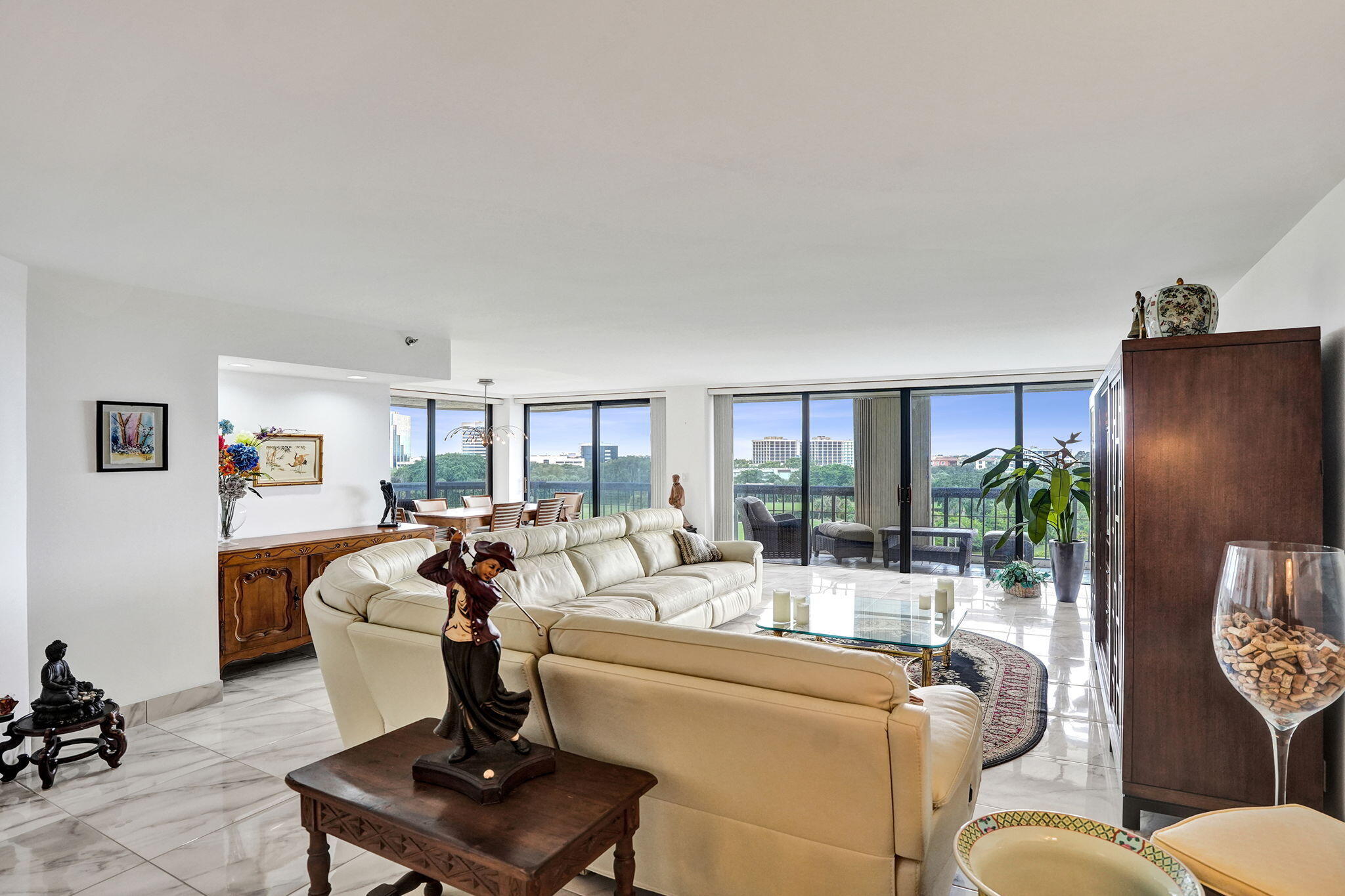 1900 CONSULATE Place 604