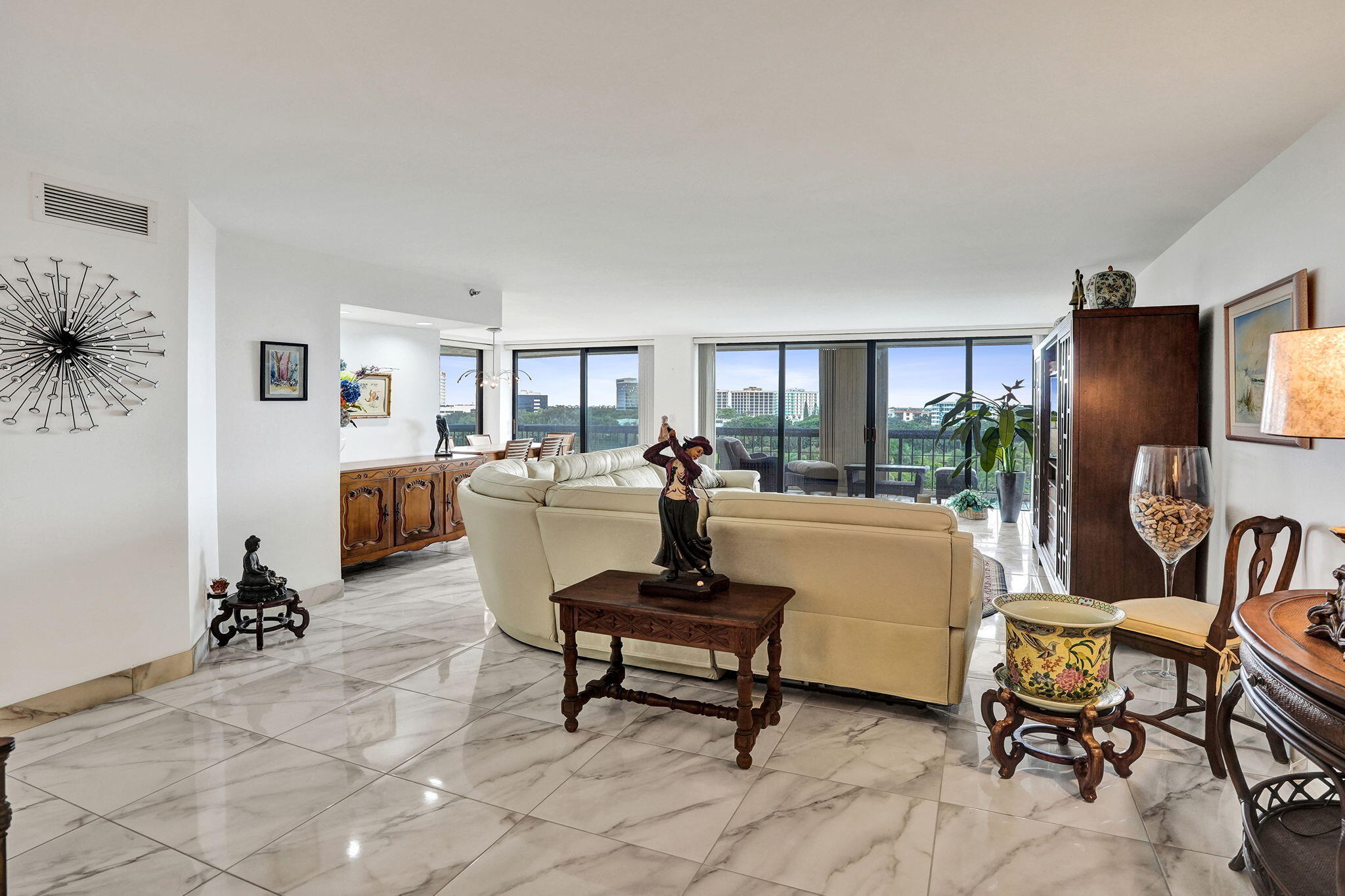 1900 CONSULATE Place 604