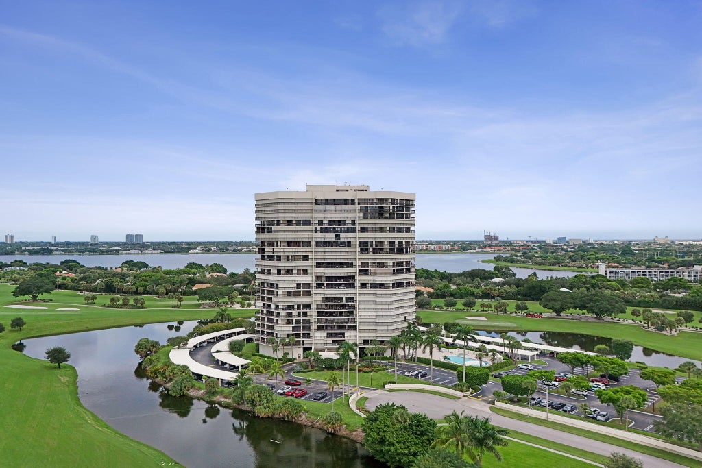 Photo of 1900 CONSULATE Place #604, West Palm Beach, FL 33401 (MLS # B26080331)