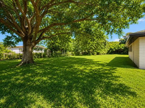 Tiny photo for 1606 N 14th Street, Fort Pierce, FL 34950 (MLS # B26037241)